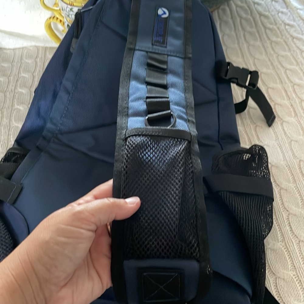 Aurorae backpack single sleeve. 4 zip compartments navy blue. Bottle holder - Picture 6 of 9